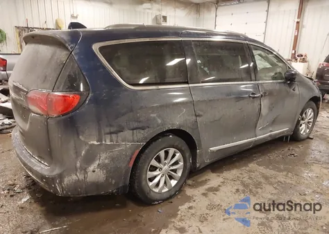 2018 Chrysler Pacifica Touring L z USA, uszkodzony, nr VIN 2C4RC1BG3JR197817